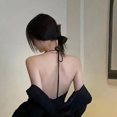 黑衣人